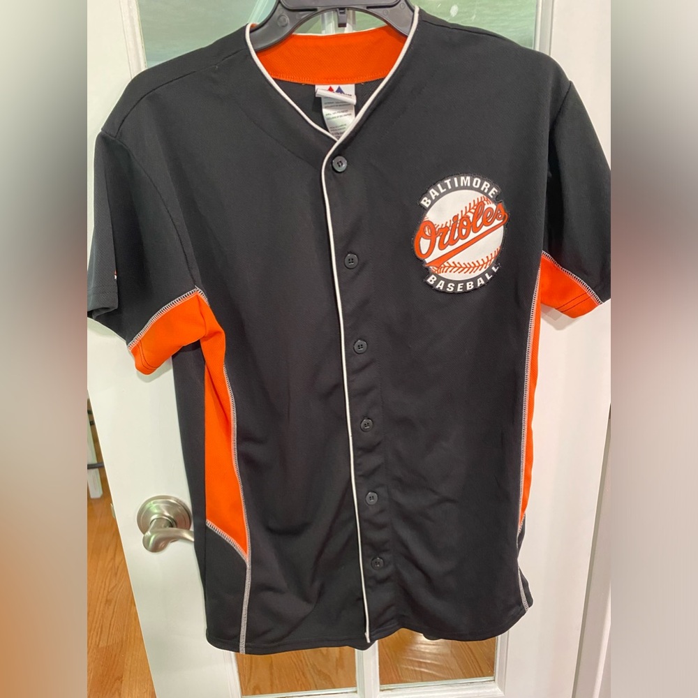 Boy’s Baltimore Orioles Jones # 10 Jersey Size XL-18/20